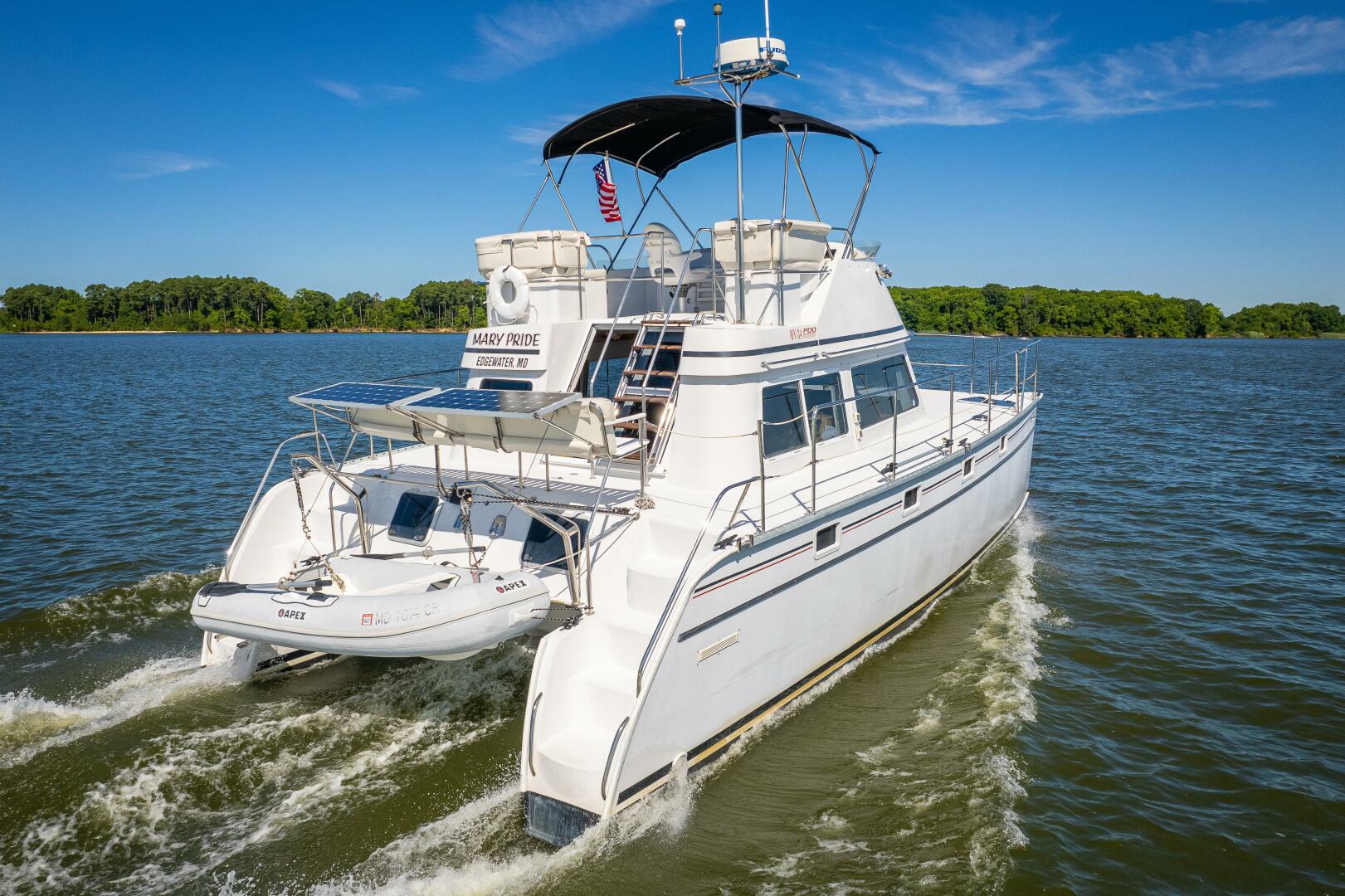 Slide: The Image of PDQ 34 Power Catamaran 2002 - 4501000