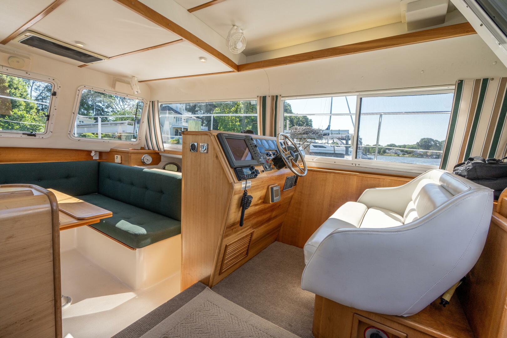 Slide: The Image of PDQ 34 Power Catamaran 2002 - 4501008