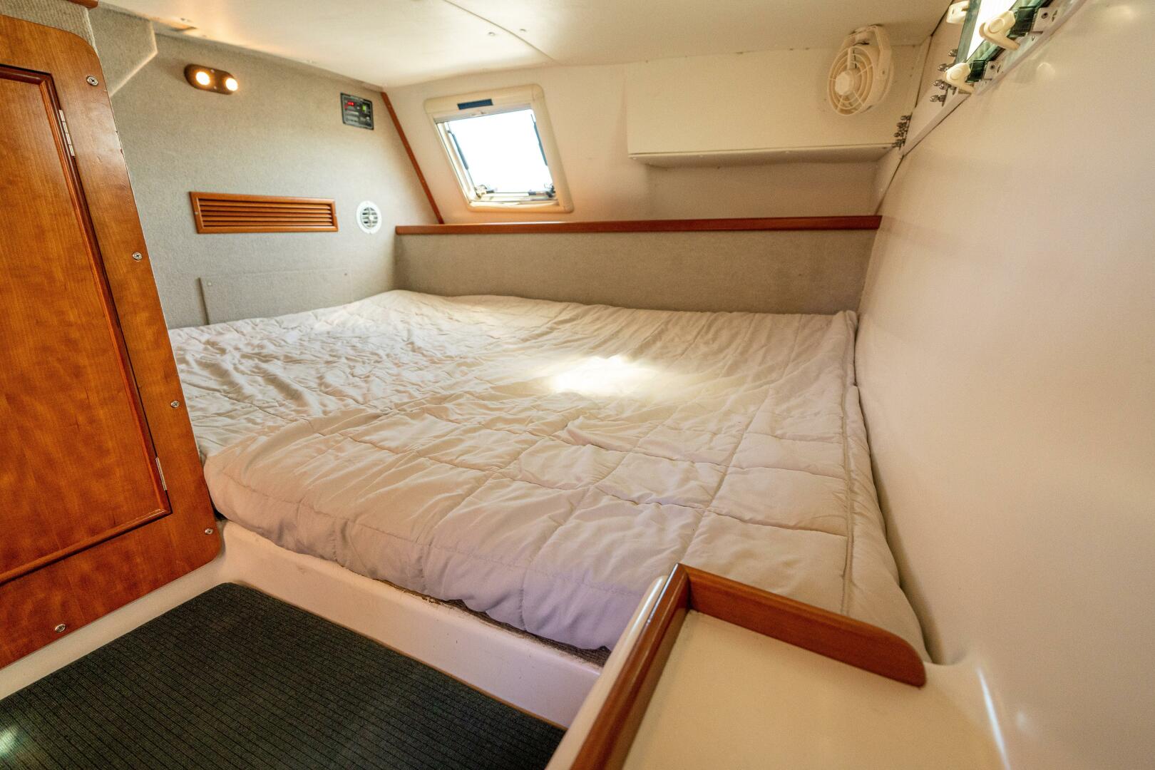 Slide: The Image of PDQ 34 Power Catamaran 2002 - 4501026