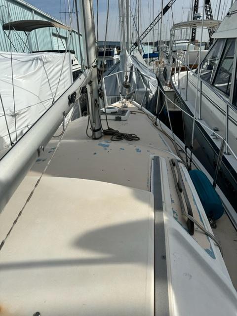 Slide: The Image of 1978 Pearson 26 sailboat deck view at marina. - 9