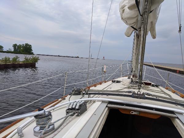 Slide: The Image of Pearson 31 sailboat from 1989 on calm waters with a cloudy sky. - 10
