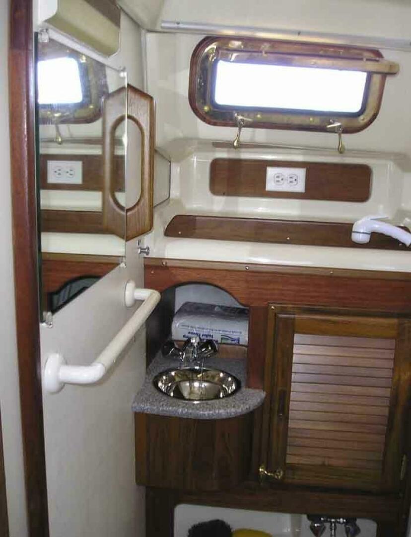 Slide: The Image of Pearson 323 Sloop 1981 - 5183713