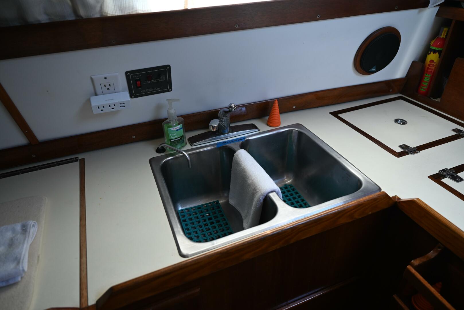 Slide: The Image of Pearson Pilothouse 365 1980 - 4536385