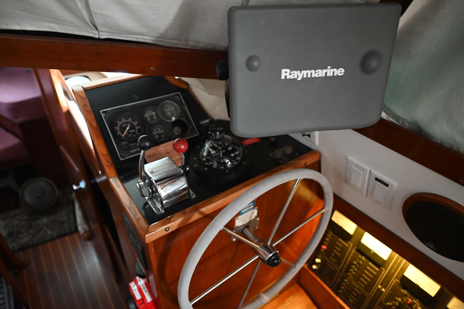 Slide: The Image of Pearson Pilothouse 365 1980 - 4536394