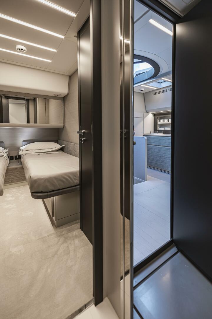 Slide: The Image of Pershing 62 2021 - 5026901