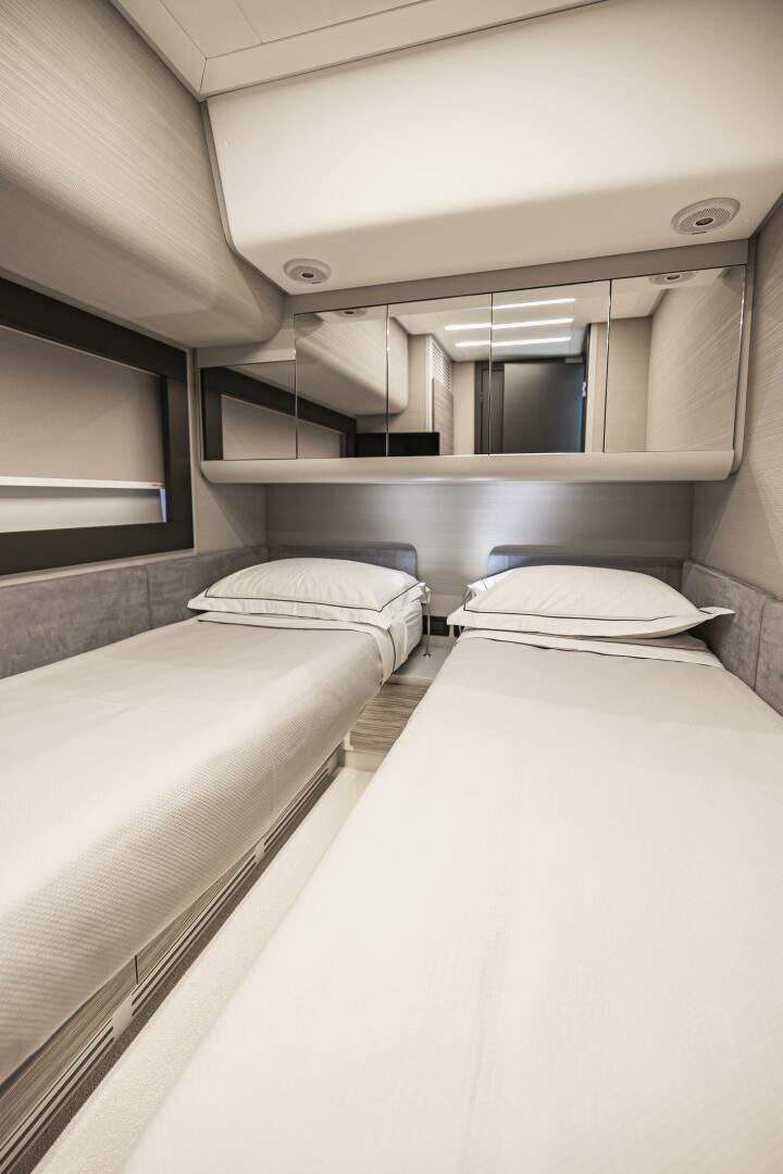 Slide: The Image of Pershing 62 2021 - 5026912