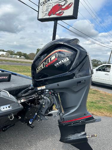 Slide: The Image of 2024 Phoenix 721 Pro XP with Yamaha SHO VMAX outboard motor. - 5