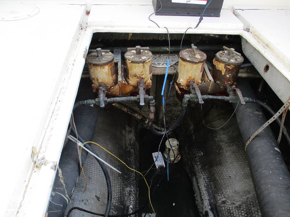 Slide: The Image of Phoenix Bass Boat 29 Flybridge Cruiser 1979 - 11251208
