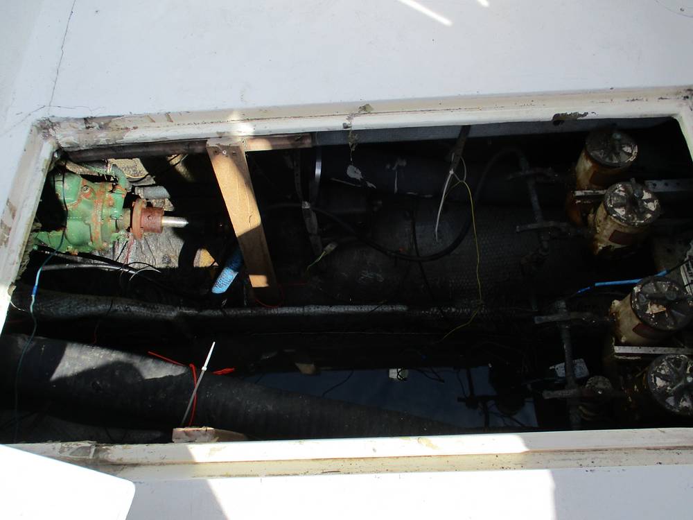 Slide: The Image of Phoenix Bass Boat 29 Flybridge Cruiser 1979 - 11251236