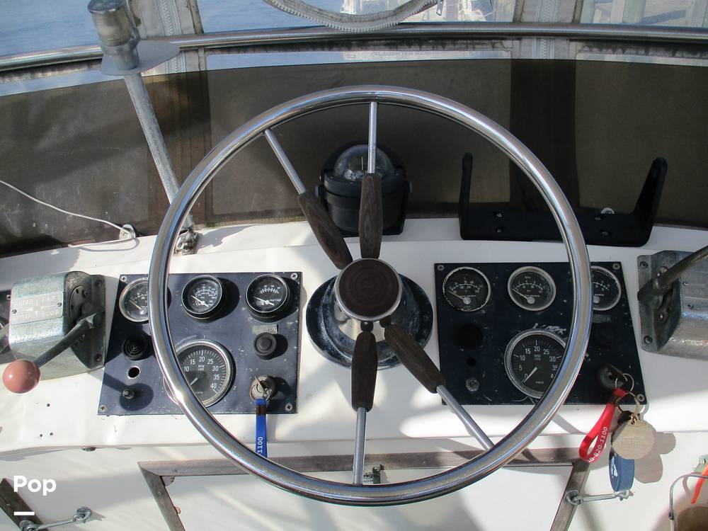 Slide: The Image of Phoenix Bass Boat 29 Flybridge Cruiser 1979 - 11251309
