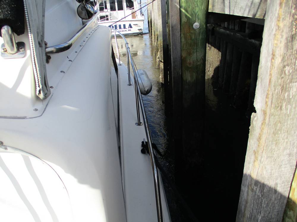 Slide: The Image of Phoenix Bass Boat 29 Flybridge Cruiser 1979 - 11251356