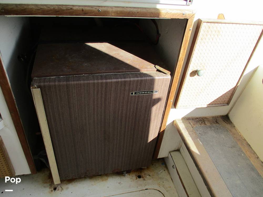 Slide: The Image of Phoenix Bass Boat 29 Flybridge Cruiser 1979 - 11251410