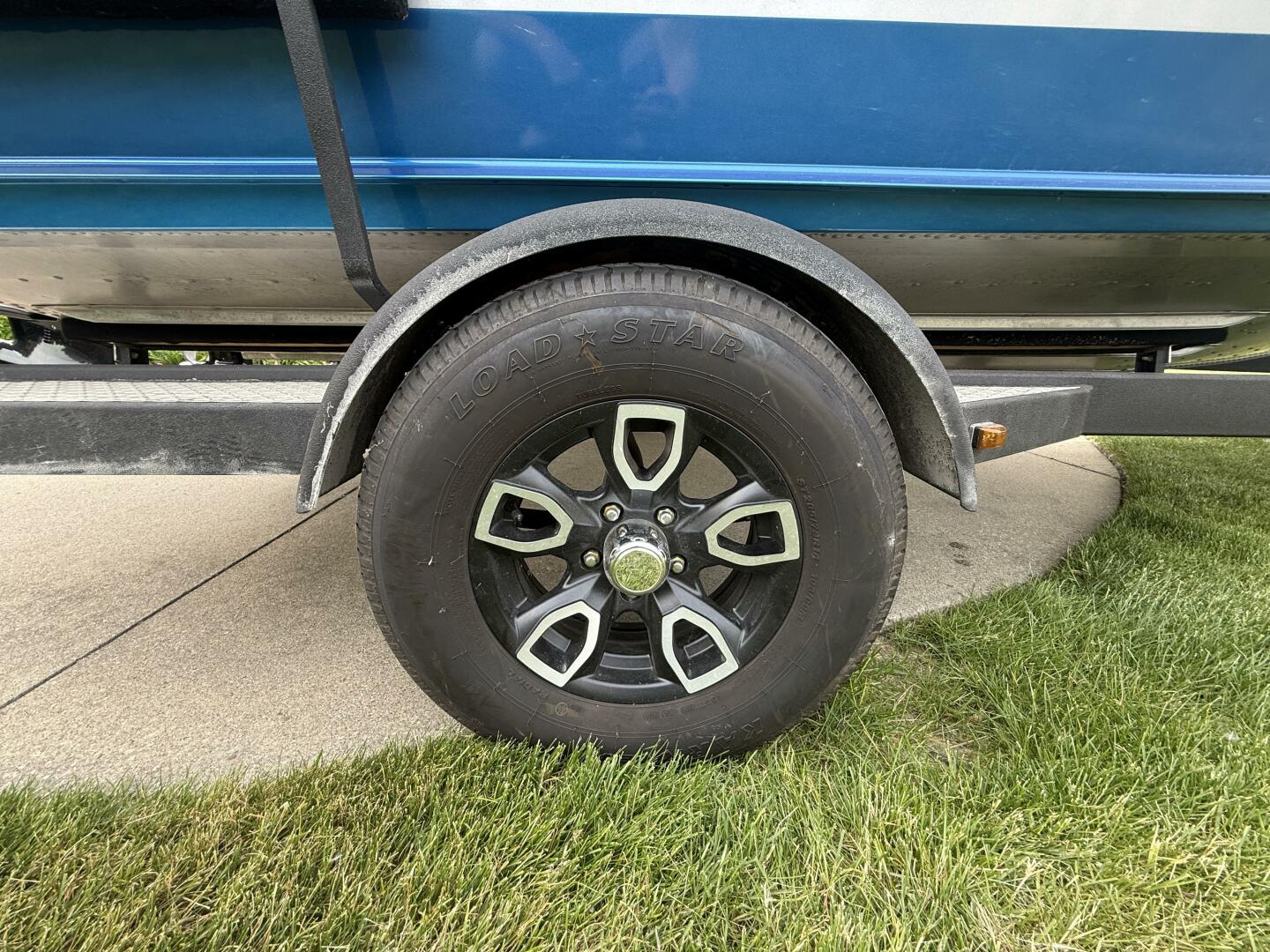 Slide: The Image of Polar Kraft Frontier FRV179WT 2023 - 5393265