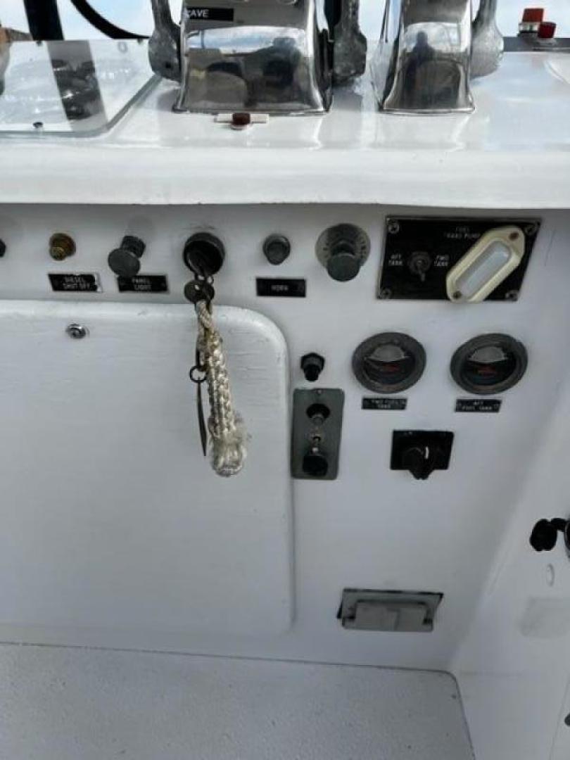Slide: The Image of 1981 Post lower helm - 3496275