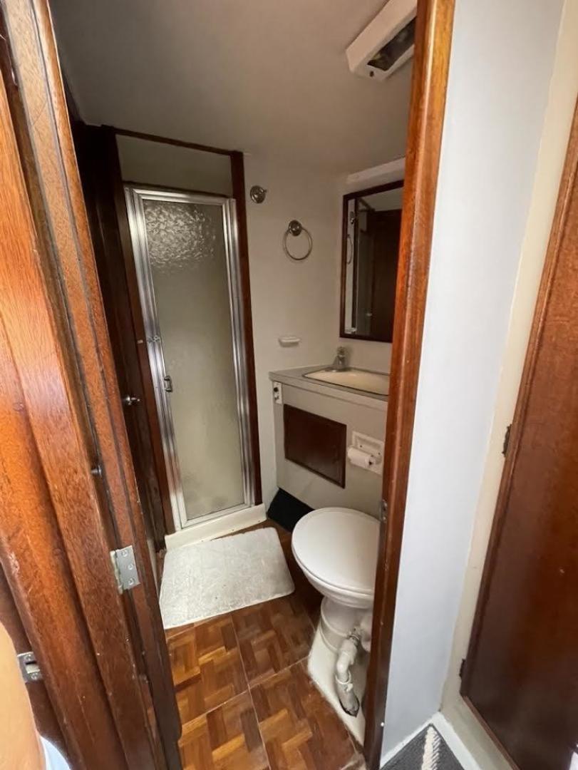 Slide: The Image of 1981 Post full bath - 3491730