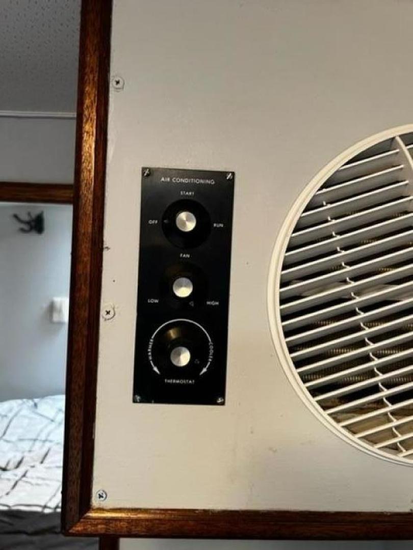 Slide: The Image of 1981 Post stateroom A/C  - 3495967
