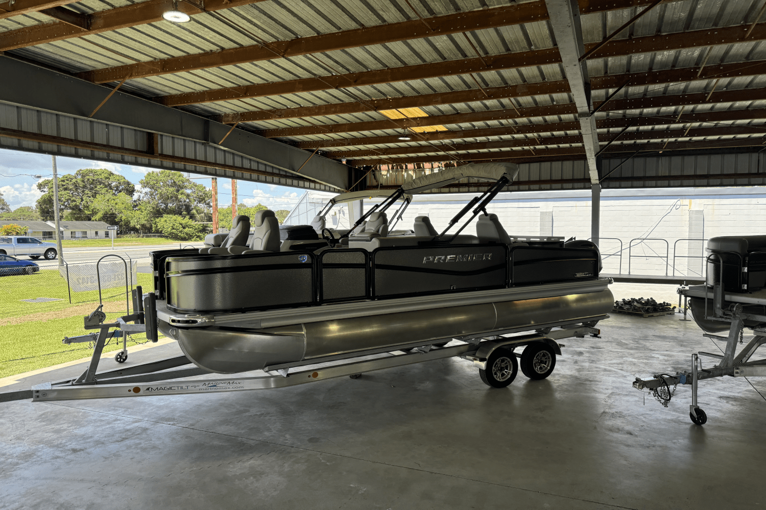 Slide: The Image of Premier 210 Sunsation 2025 - 0