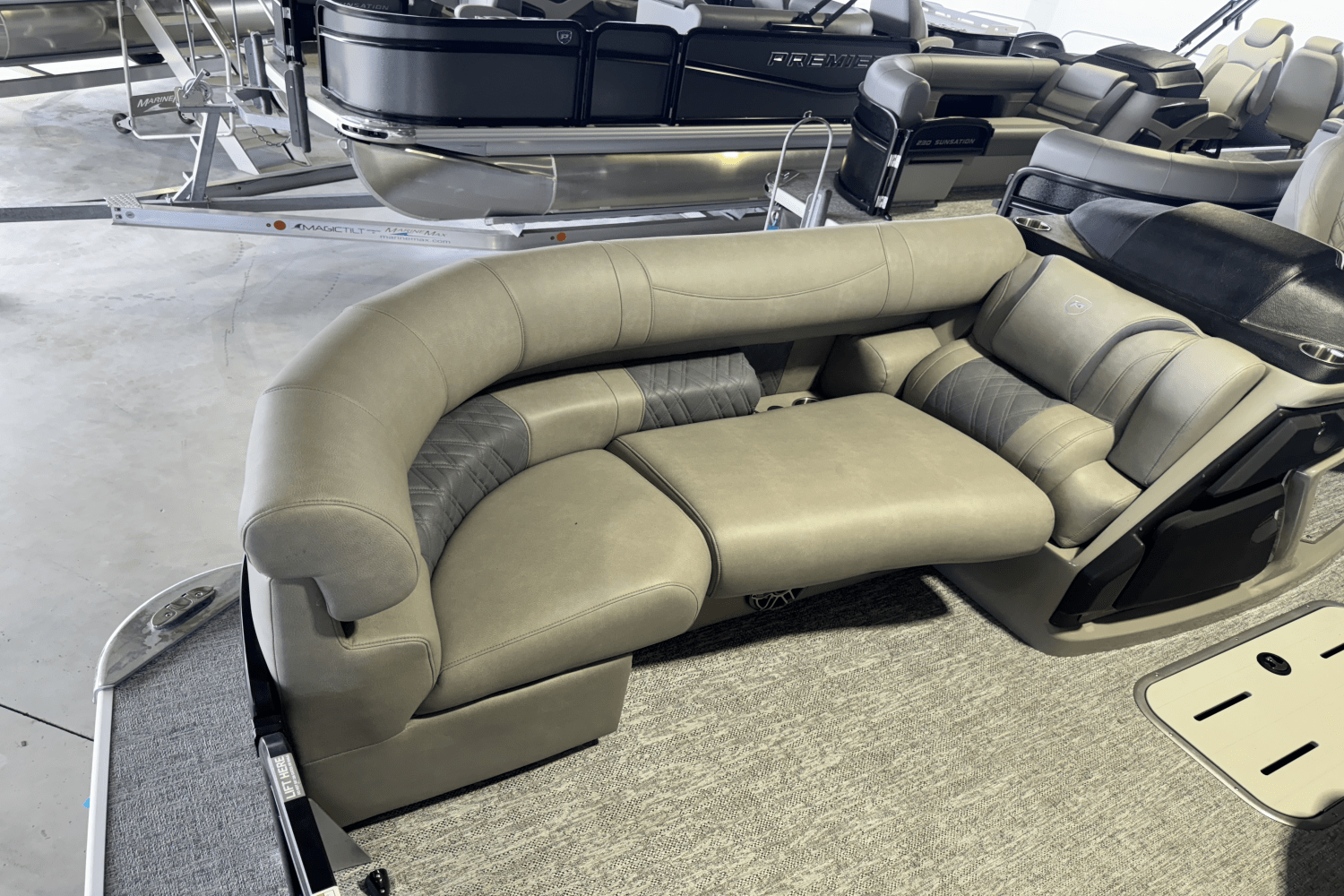 Slide: The Image of Premier 230 Intrigue 2025 - 13