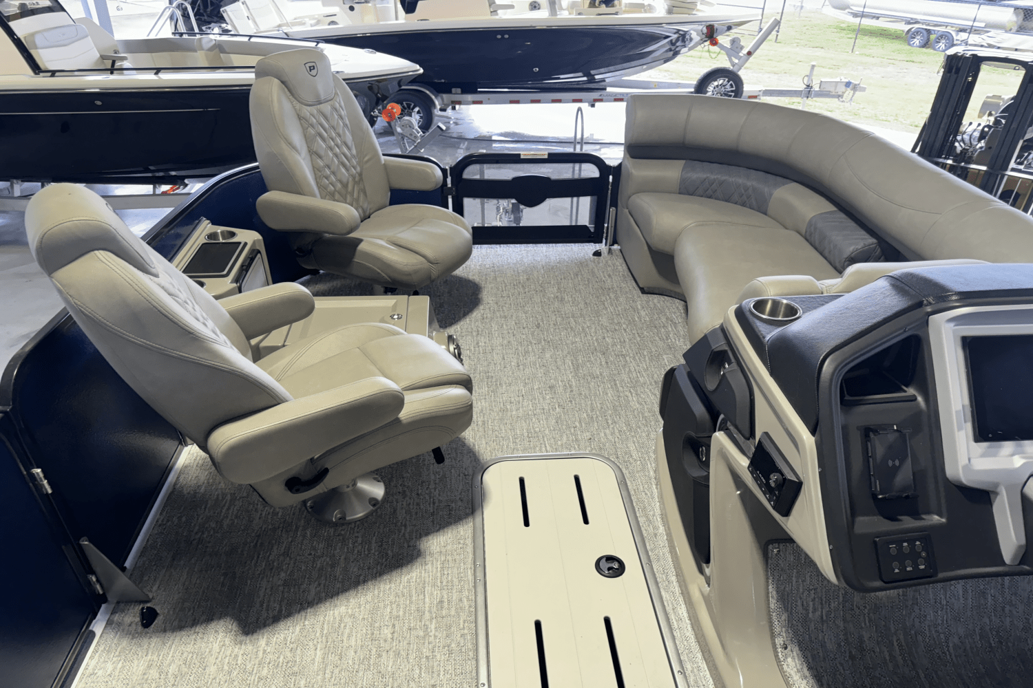 Slide: The Image of Premier 230 Intrigue 2025 - 14