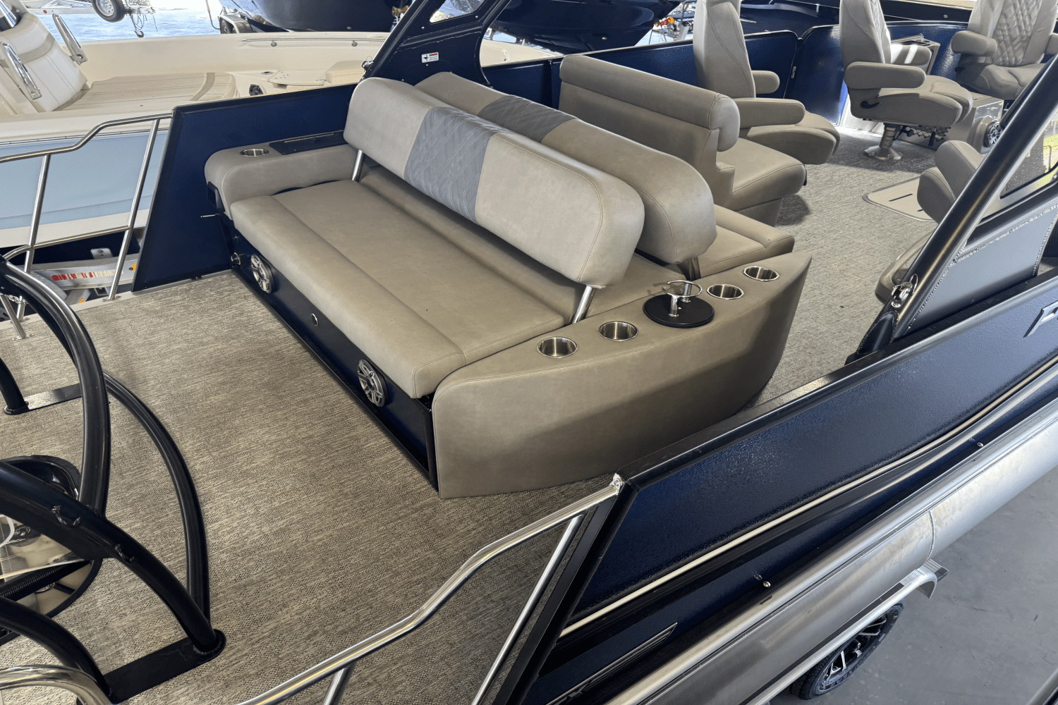 Slide: The Image of Premier 230 Intrigue 2025 - 7