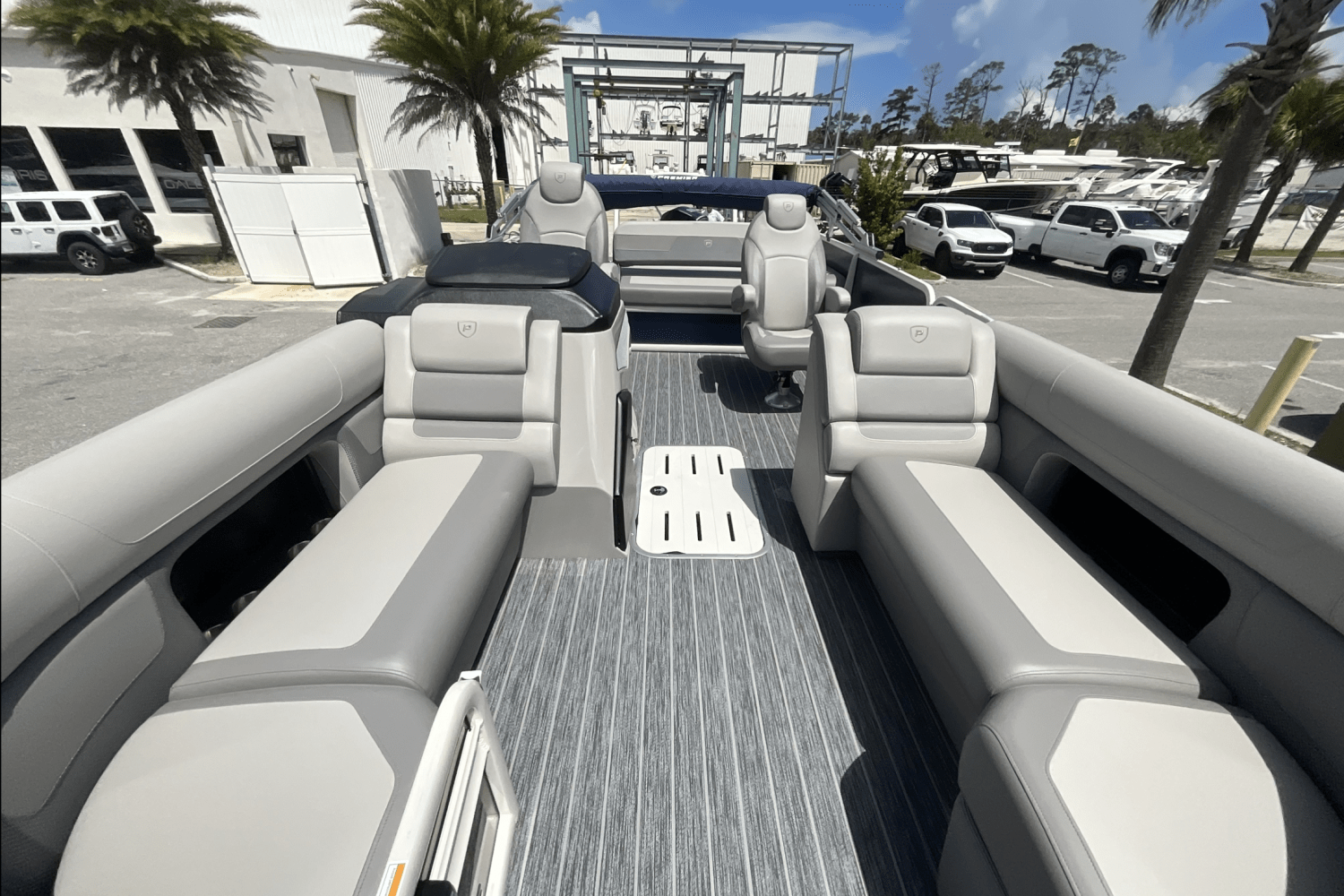 Slide: The Image of Premier 230 Solaris 2025 - 17