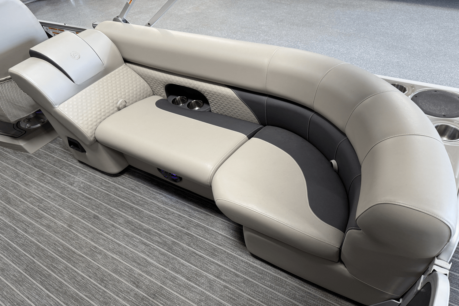 Slide: The Image of Premier 230 SUNSATION 2022 - 33