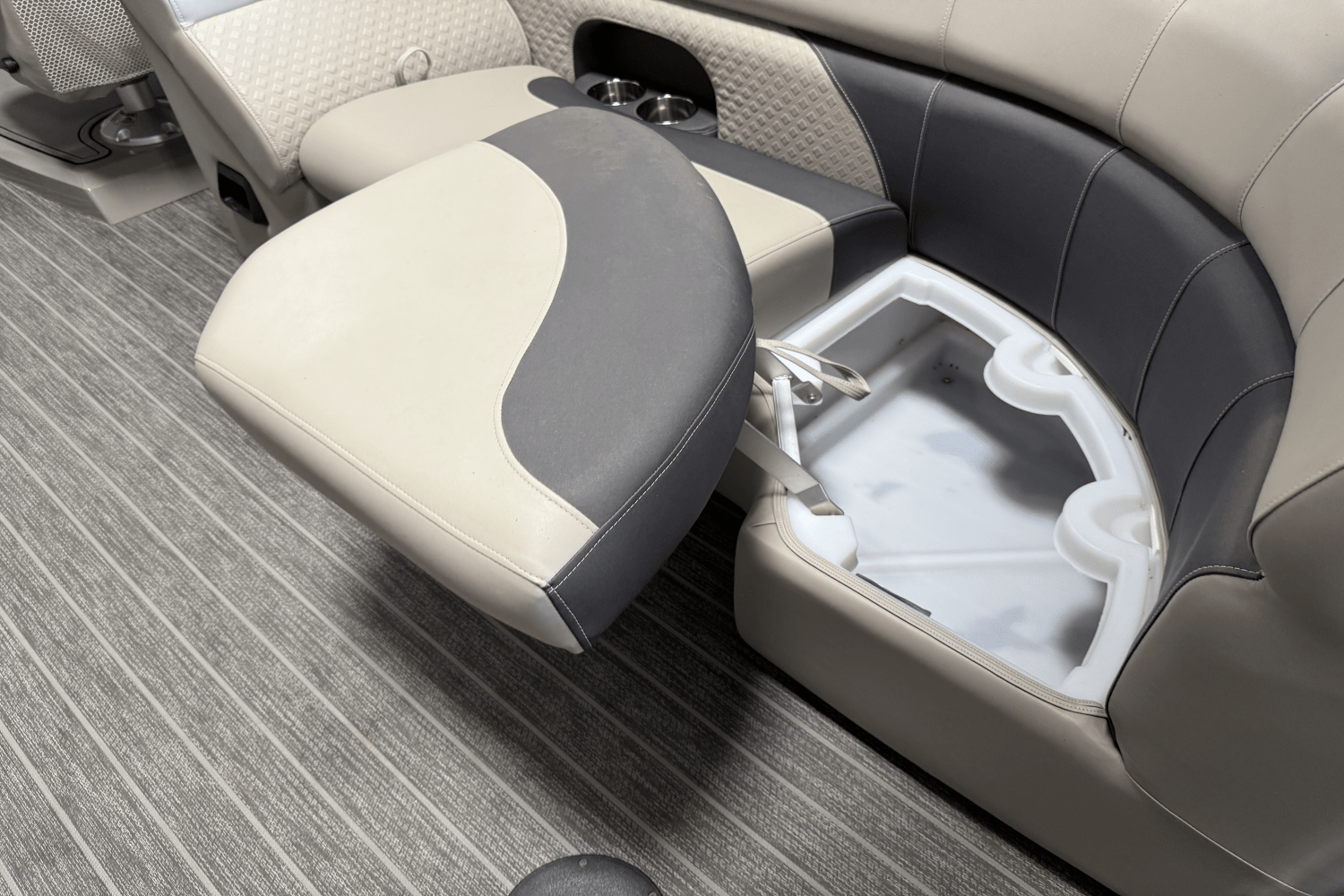 Slide: The Image of Premier 230 SUNSATION 2022 - 34