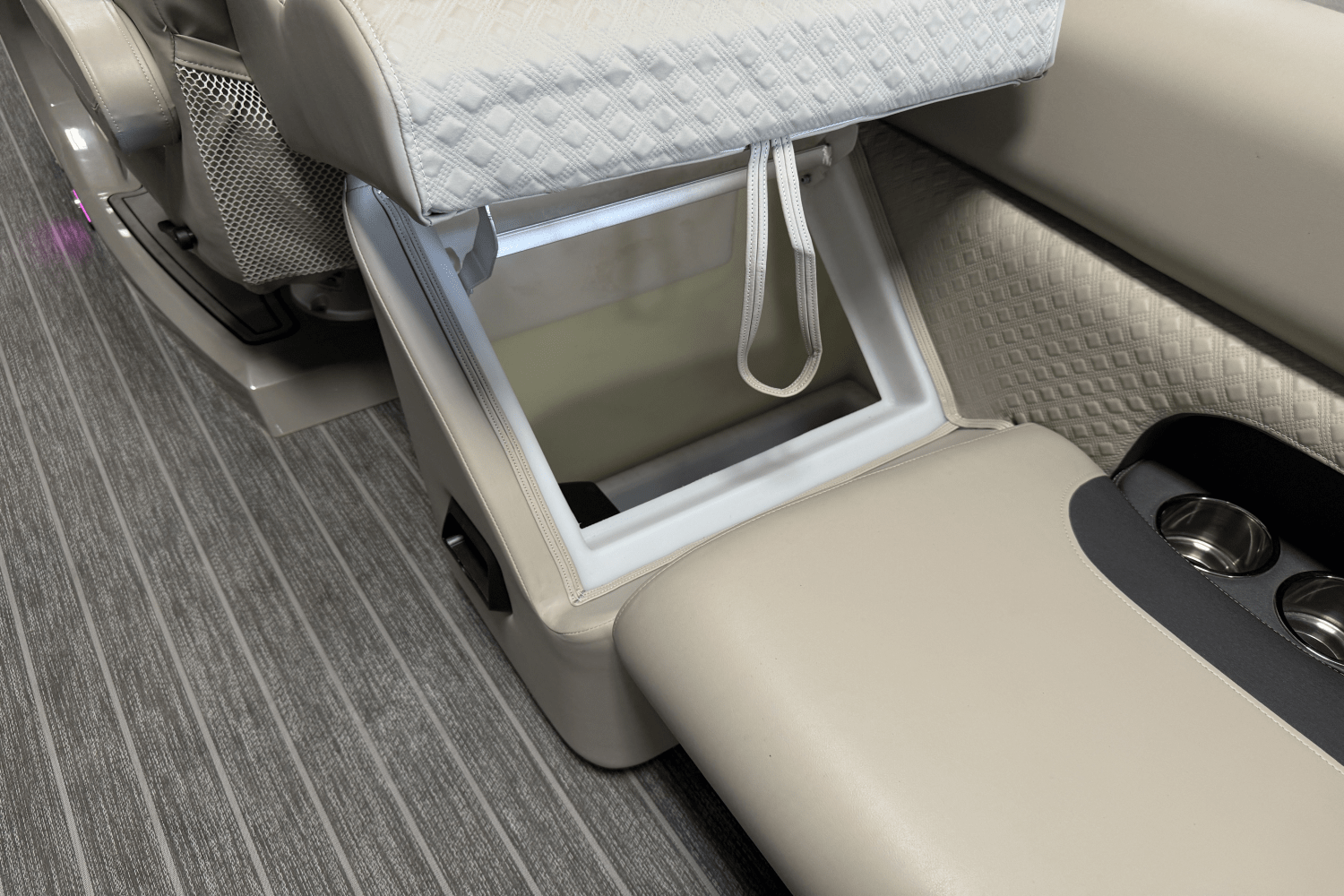 Slide: The Image of Premier 230 SUNSATION 2022 - 37