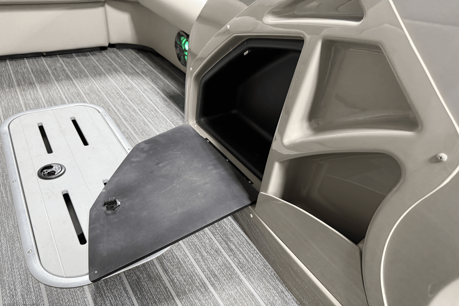 Slide: The Image of Premier 230 SUNSATION 2022 - 55