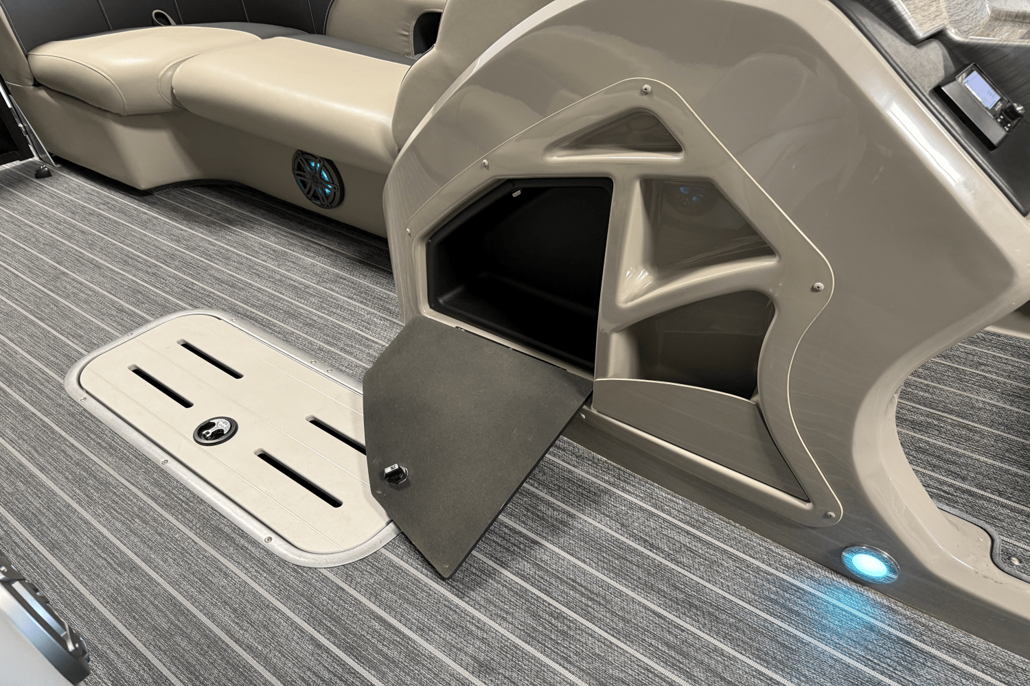 Slide: The Image of Premier 230 Sunsation 2024 - 52