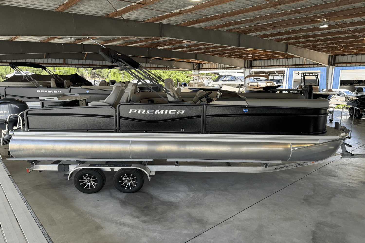 Slide: The Image of Premier 230 Sunsation 2025 - 3