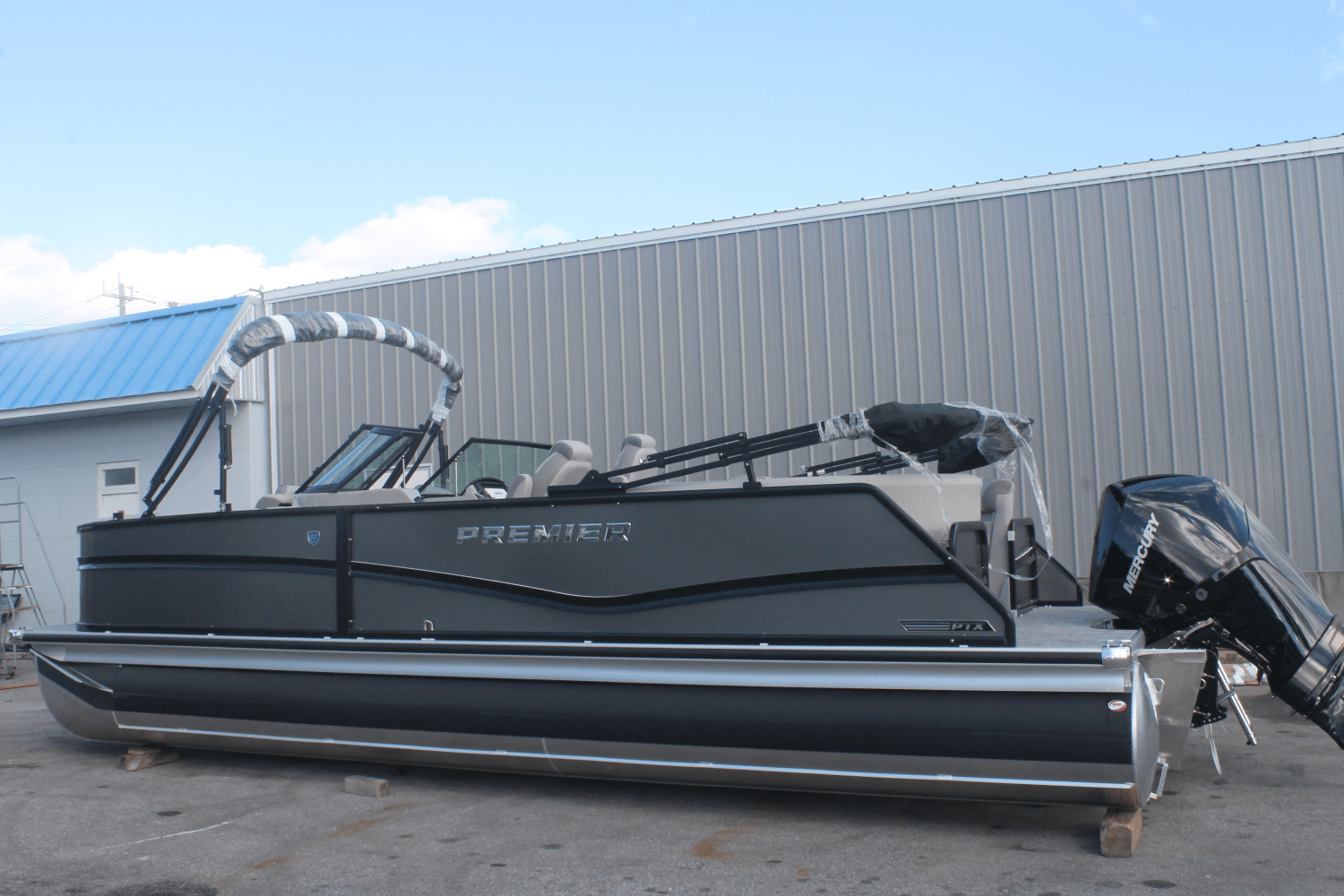 Slide: The Image of Premier 250 Solaris Sport 2024 - 1