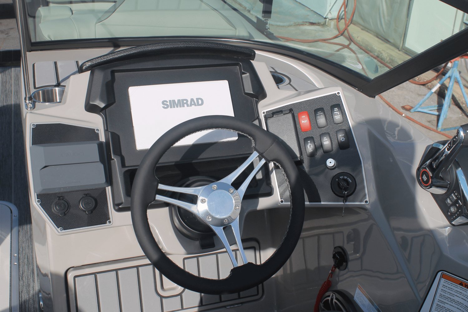 Slide: The Image of Premier 250 Solaris Sport 2024 - 13