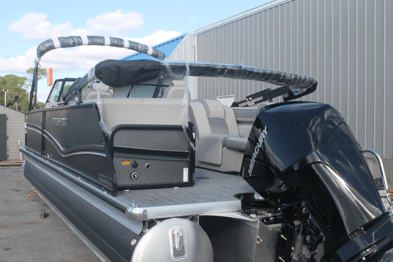 Slide: The Image of Premier 250 Solaris Sport 2024 - 5