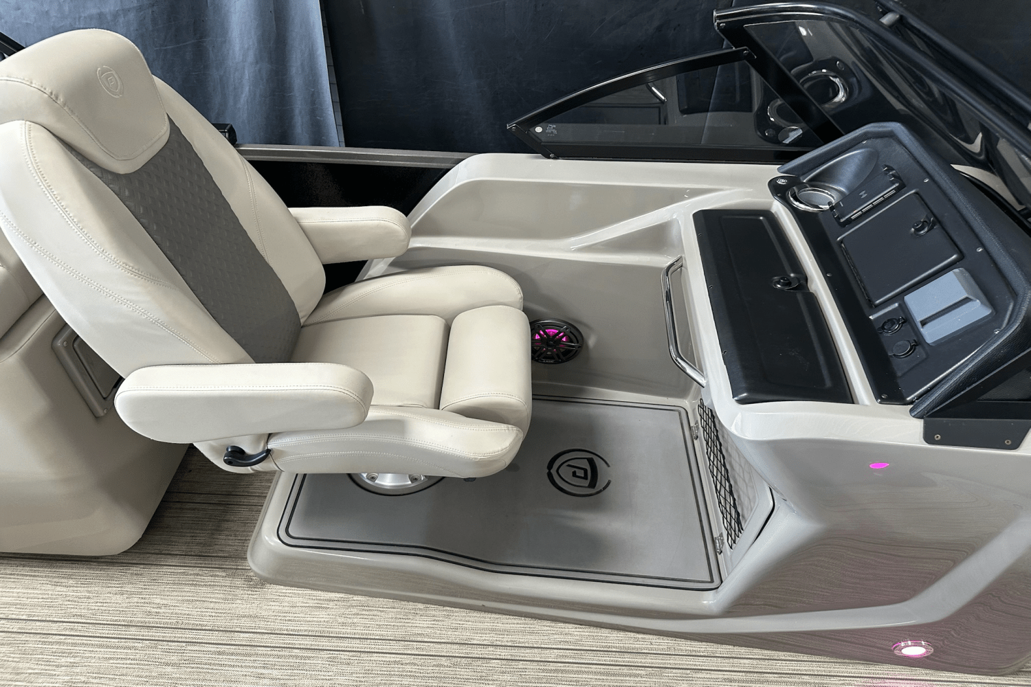 Slide: The Image of Premier 250 SSERIES 2021 - 33