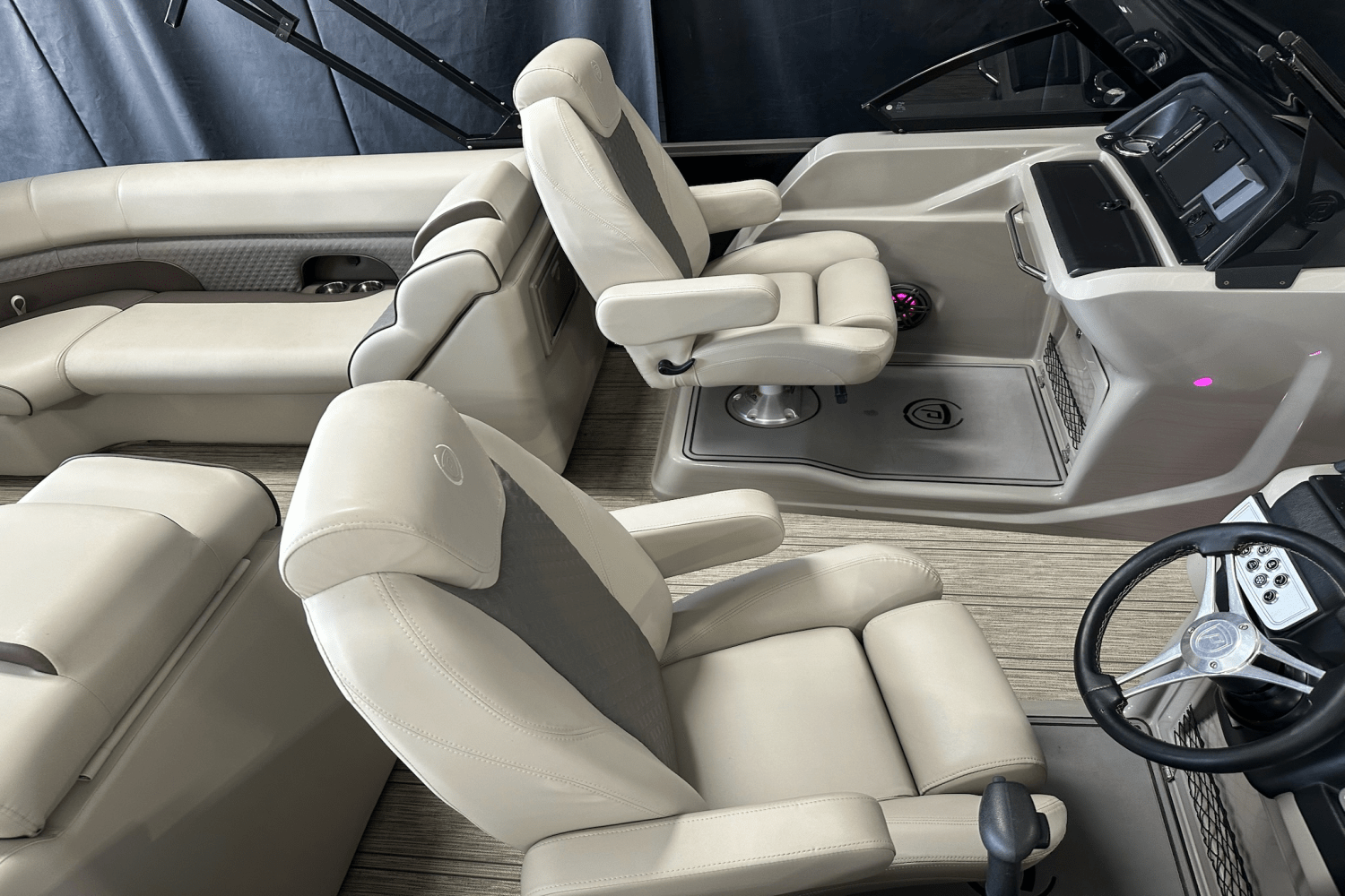 Slide: The Image of Premier 250 SSERIES 2021 - 4