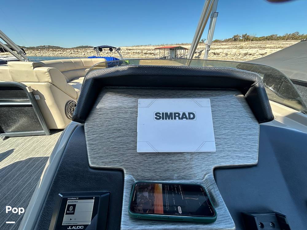 Slide: The Image of Cover - Helm - 13866740