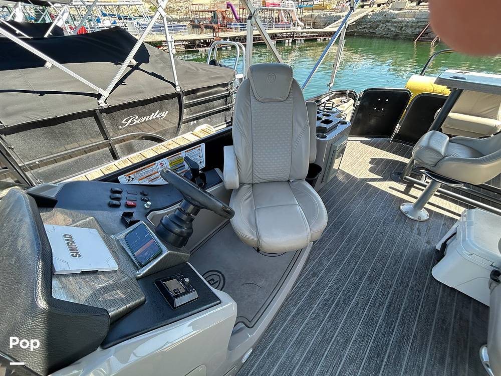 Slide: The Image of Captain's Chair - 13866751