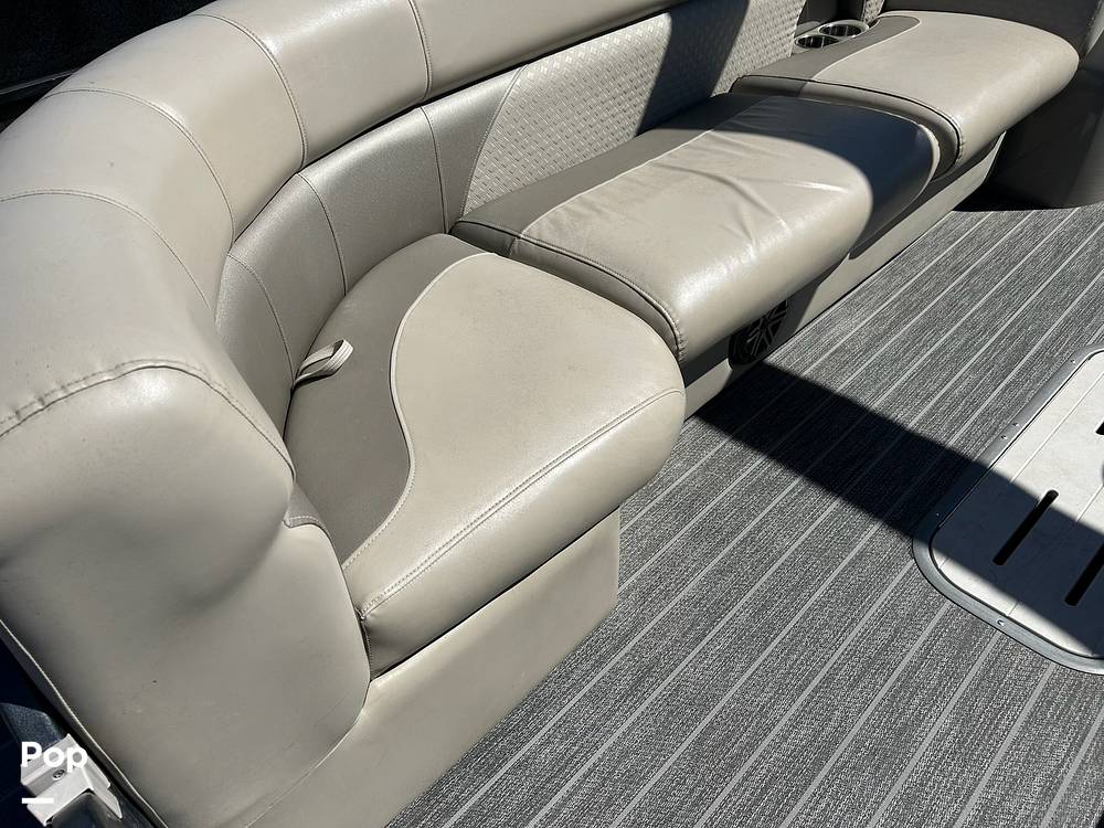 Slide: The Image of Curve Seating - 13866770
