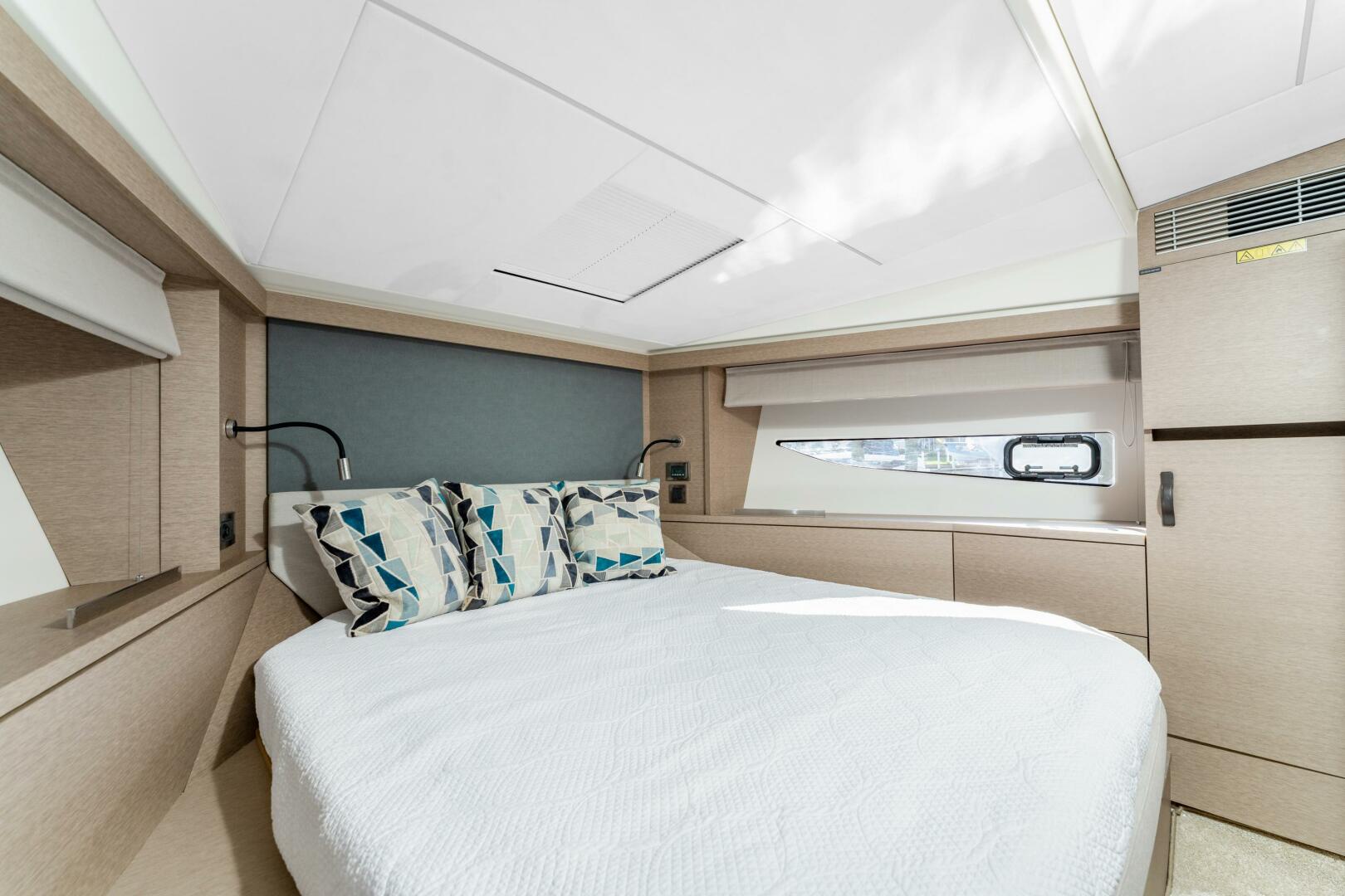 Slide: The Image of Prestige 420 Flybidge 2020 - 4808693