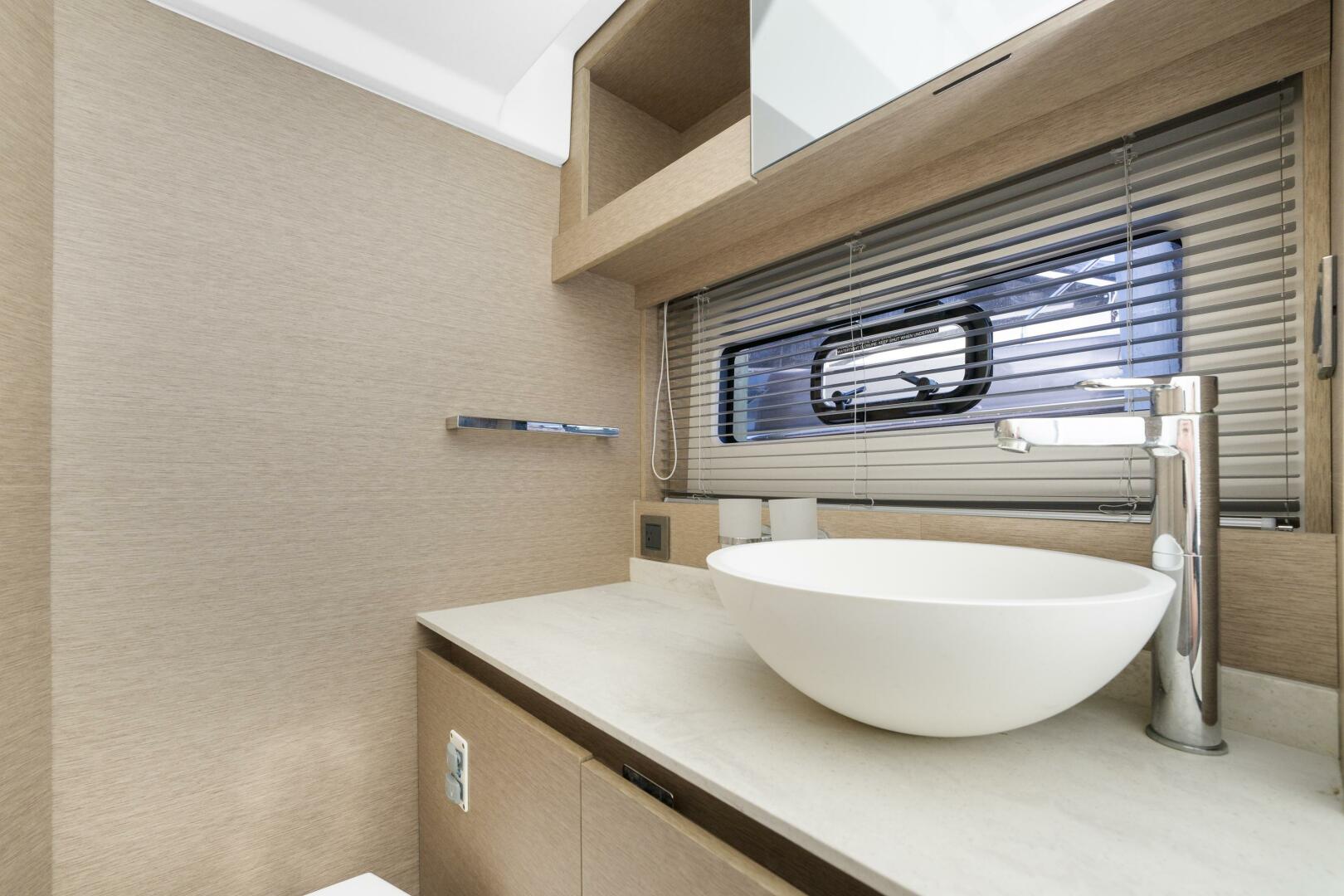 Slide: The Image of Prestige 420 Flybidge 2020 - 4808708