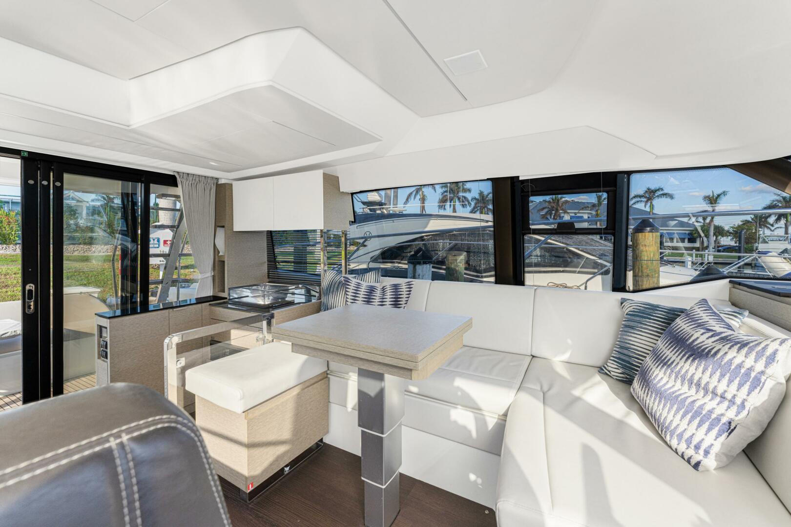 Slide: The Image of Prestige 420 Flybidge 2020 - 4808714