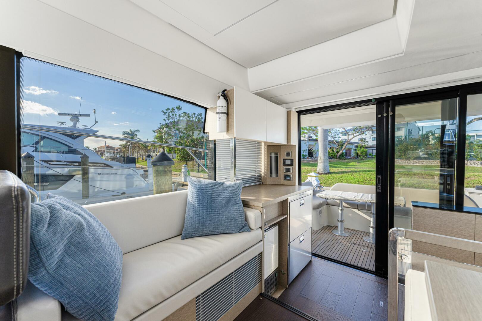 Slide: The Image of Prestige 420 Flybidge 2020 - 4808715
