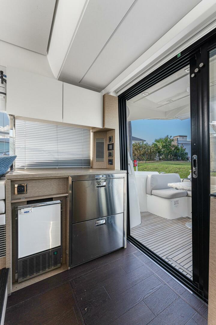 Slide: The Image of Prestige 420 Flybidge 2020 - 4808717