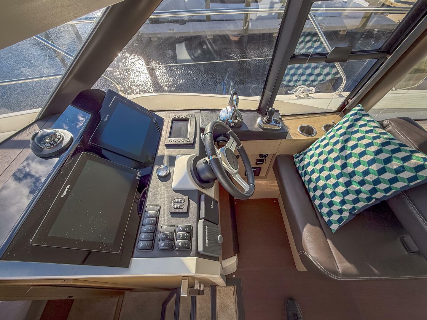 Slide: The Image of Prestige 420 Flybidge 2020 - 4808726