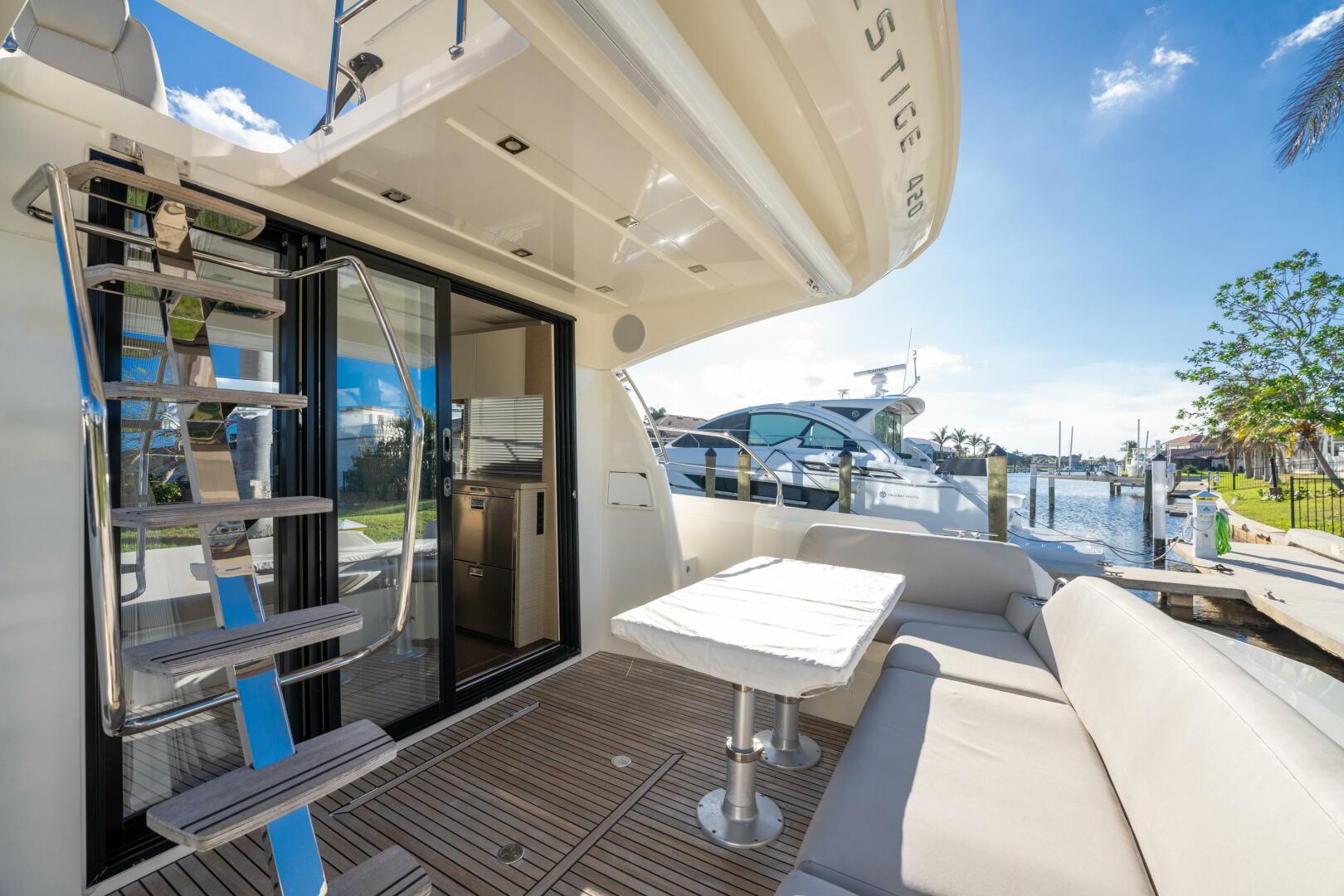 Slide: The Image of Prestige 420 Flybidge 2020 - 4808743