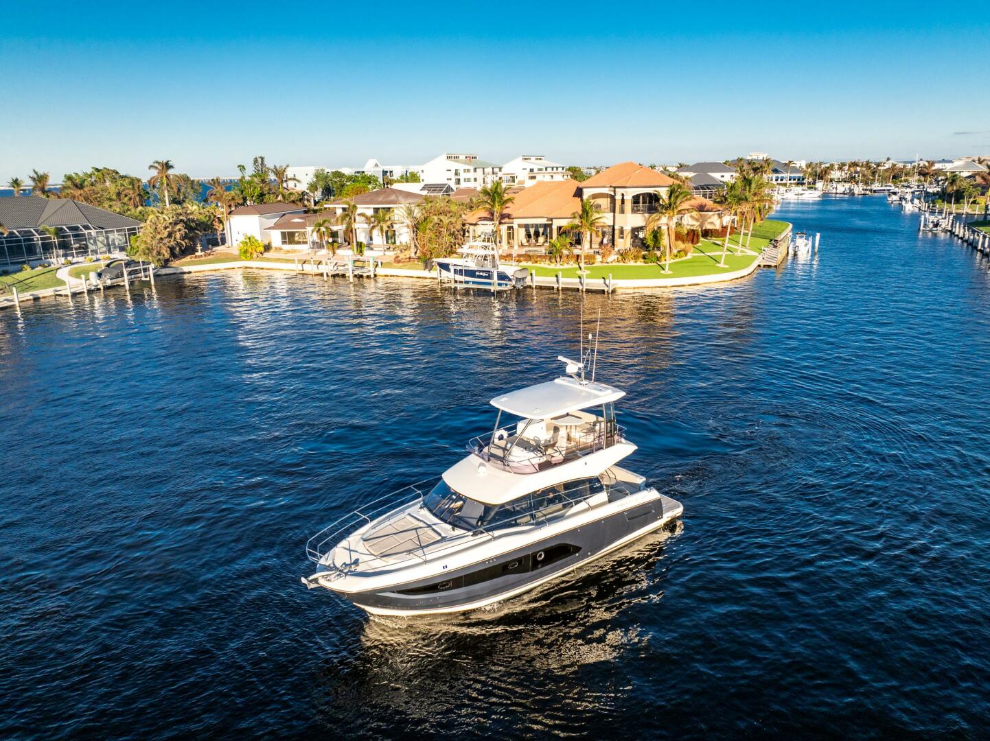 Slide: The Image of Prestige 420 Flybidge 2020 - 4808776