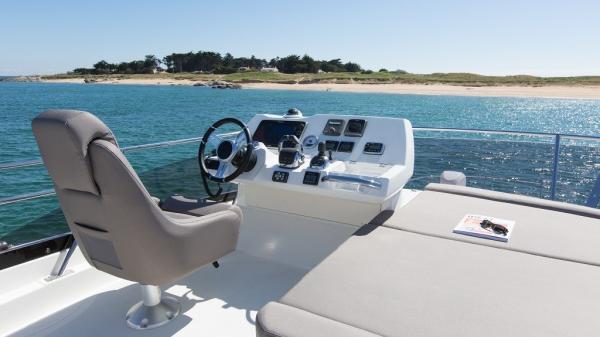 Slide: The Image of Prestige 420 Flybridge 2023 - 9