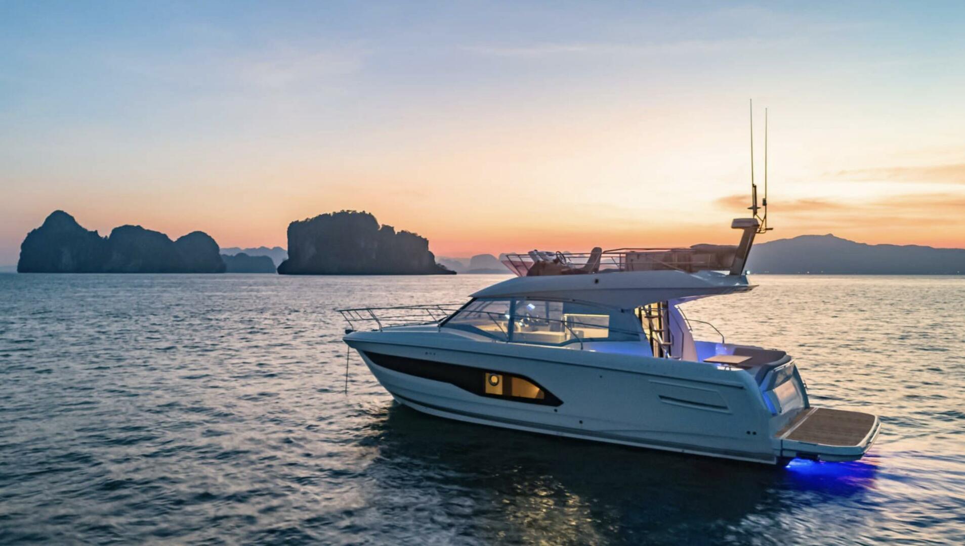 Slide: The Image of Prestige 420 Flybridge 2025 - 4324062