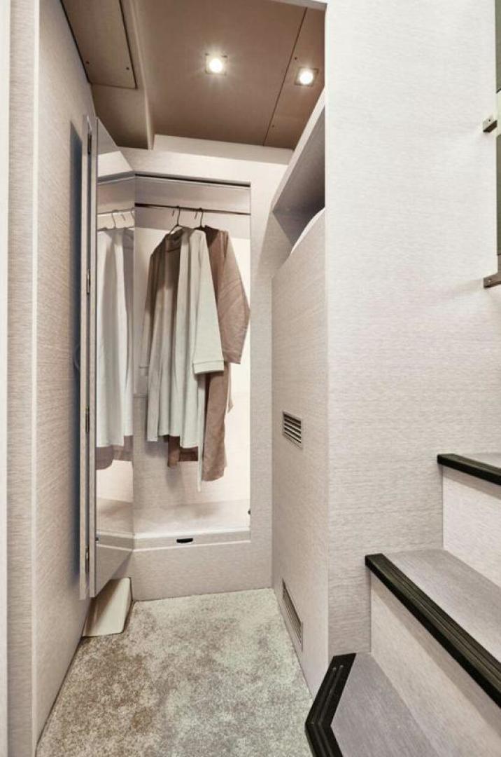 Slide: The Image of Prestige 420S 2025 - 3657047